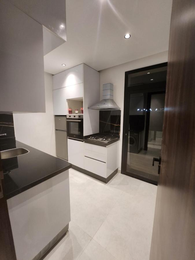 Modern Luxury Retreat: 2-Bedroom Apartment In The Heart Of Marrakech Marrakesh Eksteriør billede