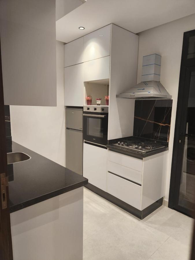 Modern Luxury Retreat: 2-Bedroom Apartment In The Heart Of Marrakech Marrakesh Eksteriør billede