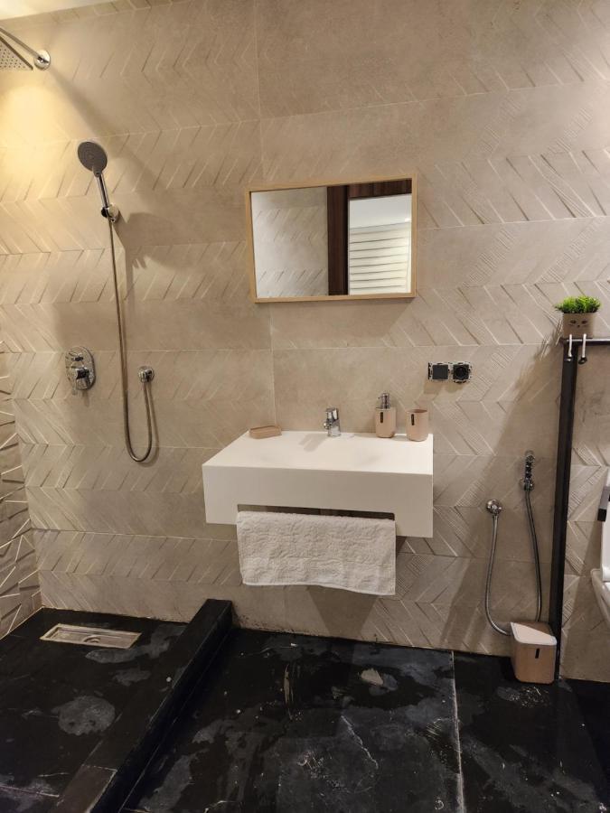Modern Luxury Retreat: 2-Bedroom Apartment In The Heart Of Marrakech Marrakesh Eksteriør billede